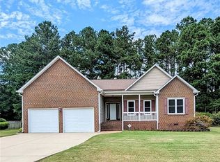 847 Stone Cross Dr, Spring Lake, NC 28390