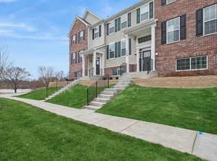 709 Neubauer Cir, Lindenhurst, IL 60046