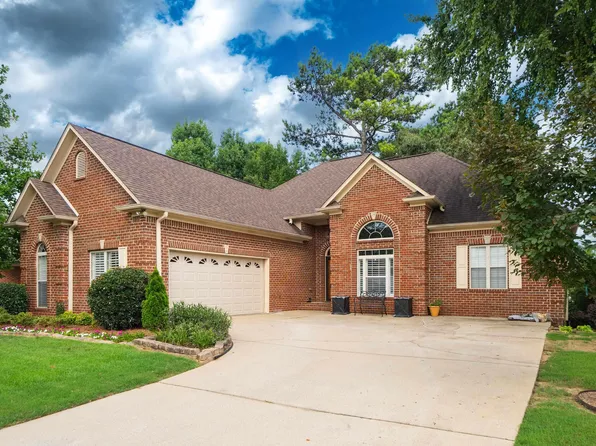8677 Highlands Dr, Trussville, AL 35173