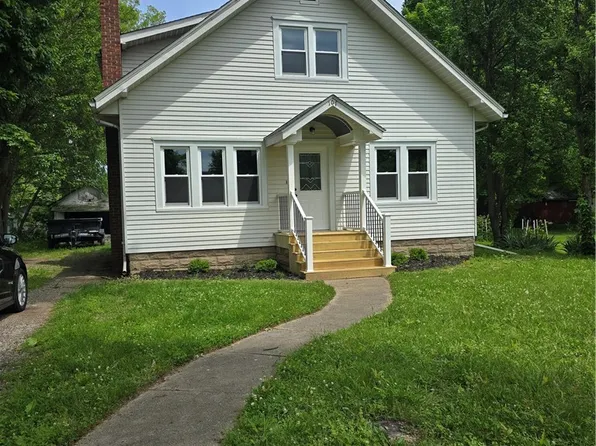 107 & 105 S Edwards St, Altamont, IL 62411