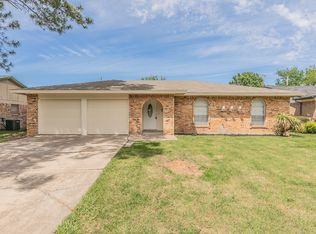 2303 Vineyard Dr, Arlington, TX 76015