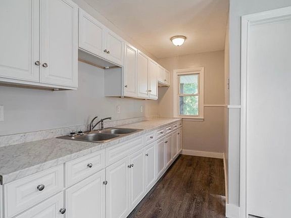 2nd image of 33 Algonquin Pl #2