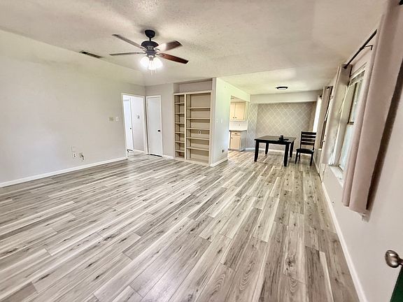 3rd image of 2707 Sunny Ln #A