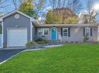 75 Maple Rd, Kings Park, NY 11754