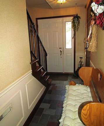 2nd image of 10 Woodridge Trl
