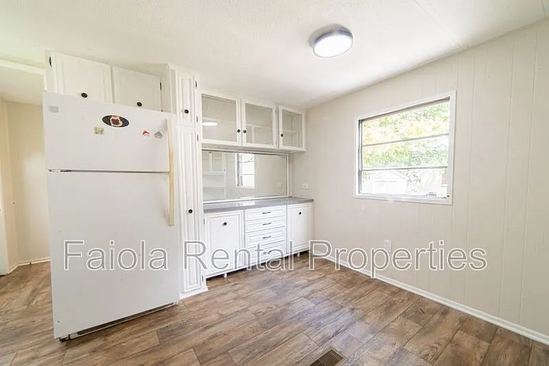 3 bed, 1.0 bath, $1,400 — Photo 4