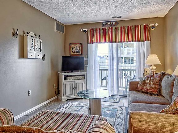 3rd image of 24 44th St #203