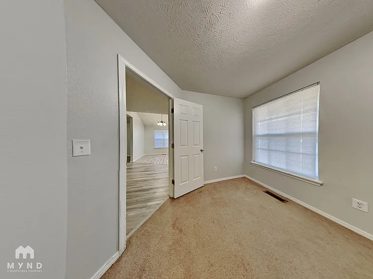 674 N Jonathan Ave — Photo 10
