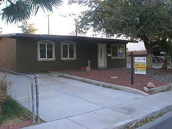 3rd image of 4299 Hilldale Ave
