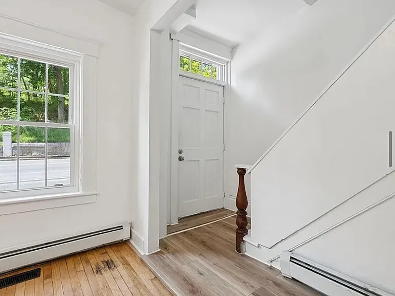 1099 Washington St — Photo 4
