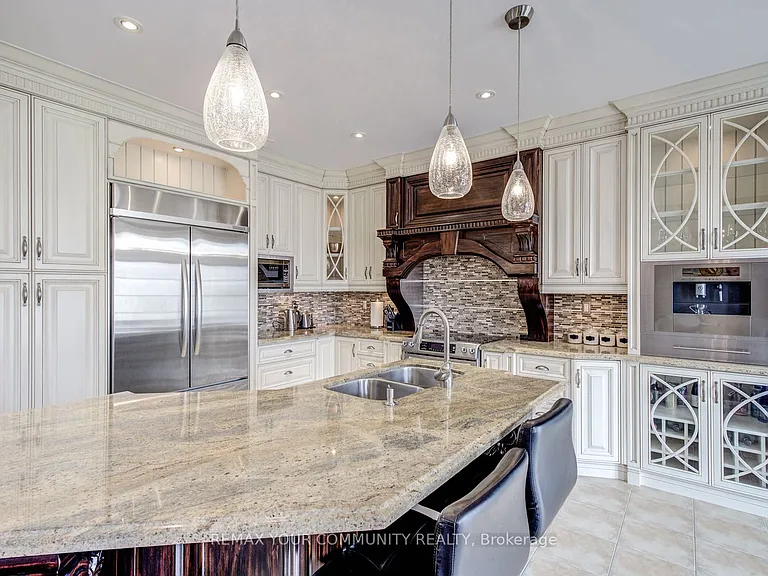230 Humberland Dr — Photo 8