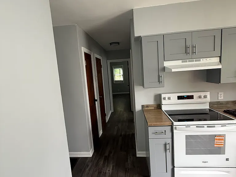 2041 Glenridge Dr — Photo 2