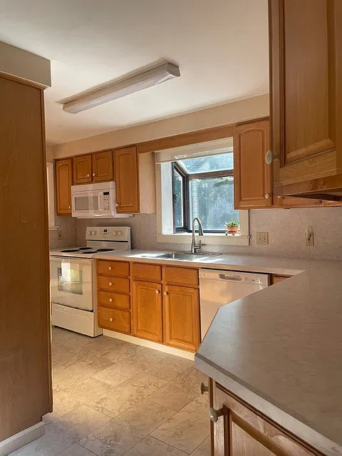 Charming 2BR Single-Family Home in Westfield with Central A/C — Photo 3