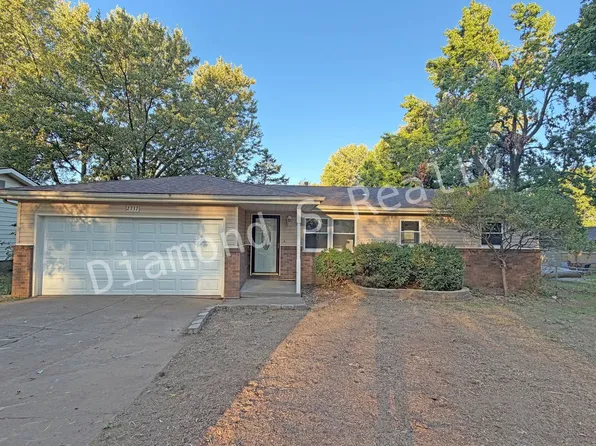 2737 S Weaver Ave, Springfield, MO 65807