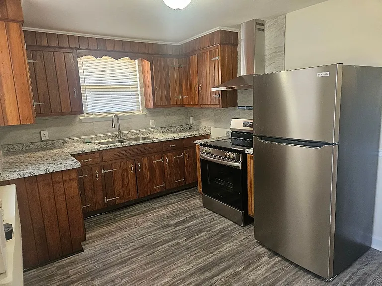 913 Old Edgefield Rd — Photo 5