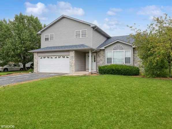 900 Mary Byrne Dr, Sauk Village, IL 60411