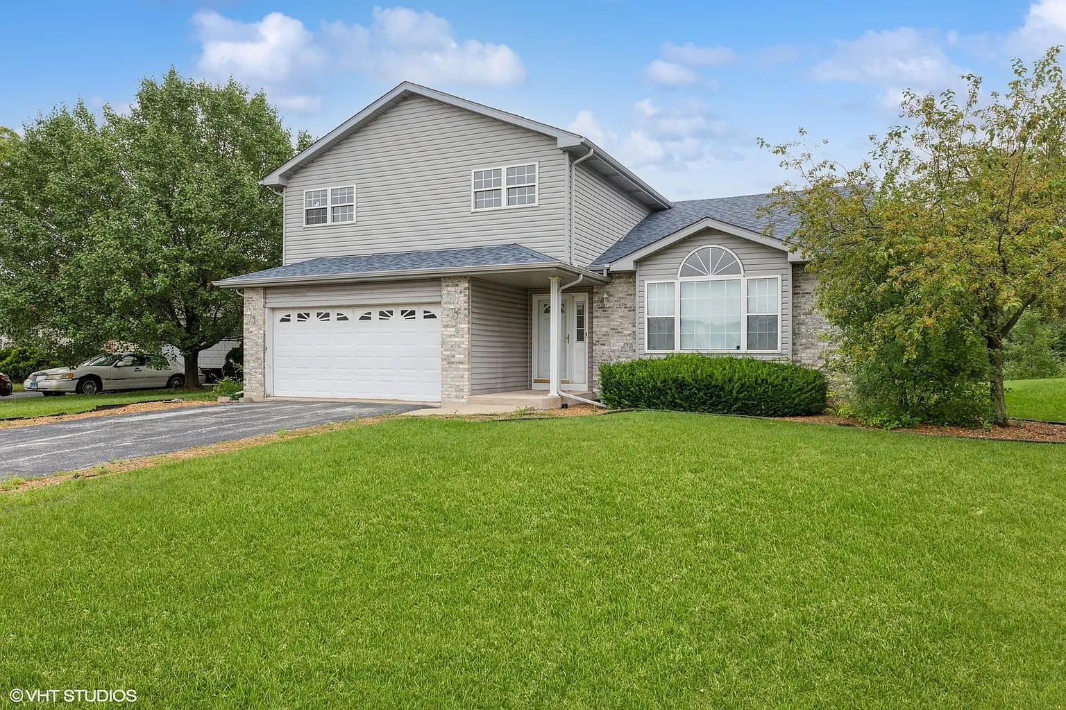 900 Mary Byrne Dr photo 1