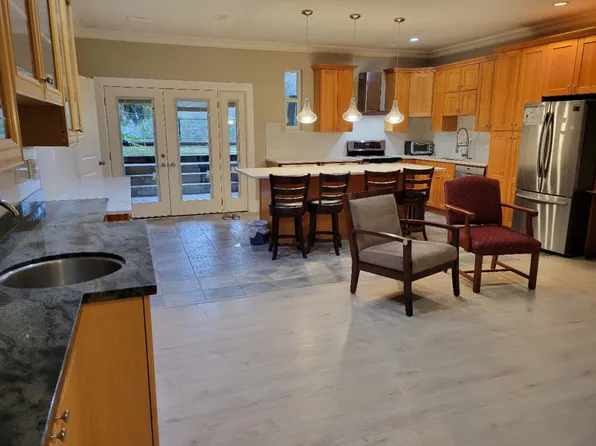 7000 Burris St, Burnaby, BC V5E 1Z1