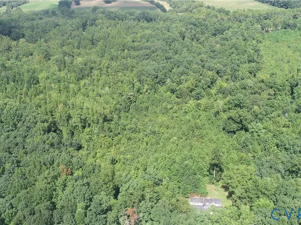 277 Snail Creek Dr, Green Bay, VA 23942