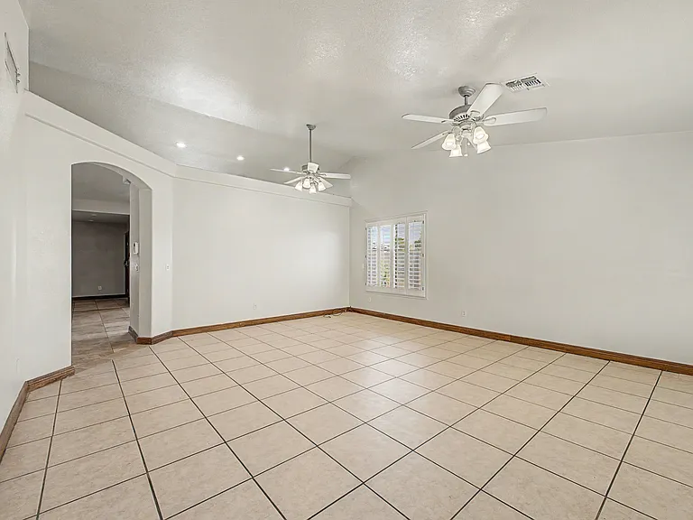 8544 W Holly St — Photo 23