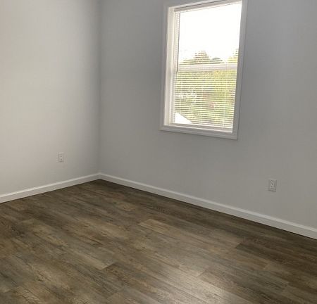 4th image of 12 Hamburg Ave