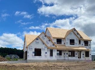 N67W27819 Red Oak Ct, Sussex, WI 53089