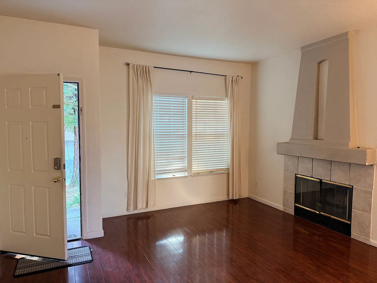 3 bed, 1441 sqft, $2,700 — Photo 4