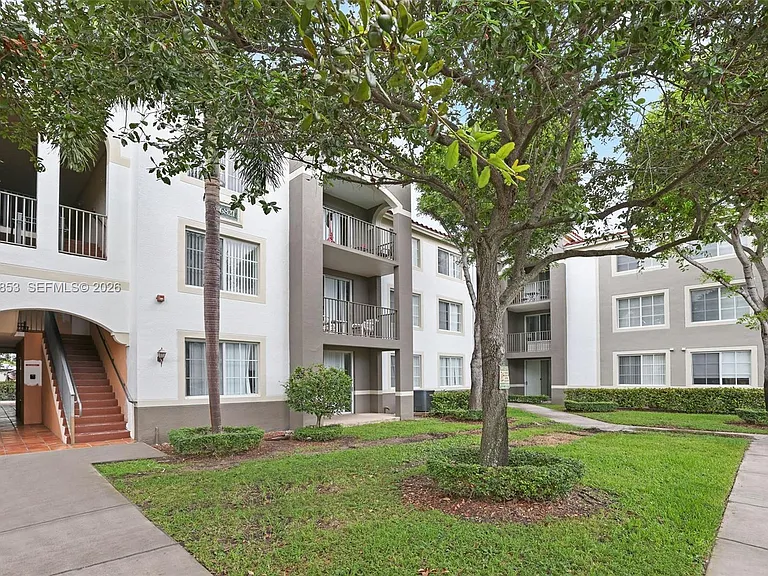 6831 SW 44th St #205 — Photo 31