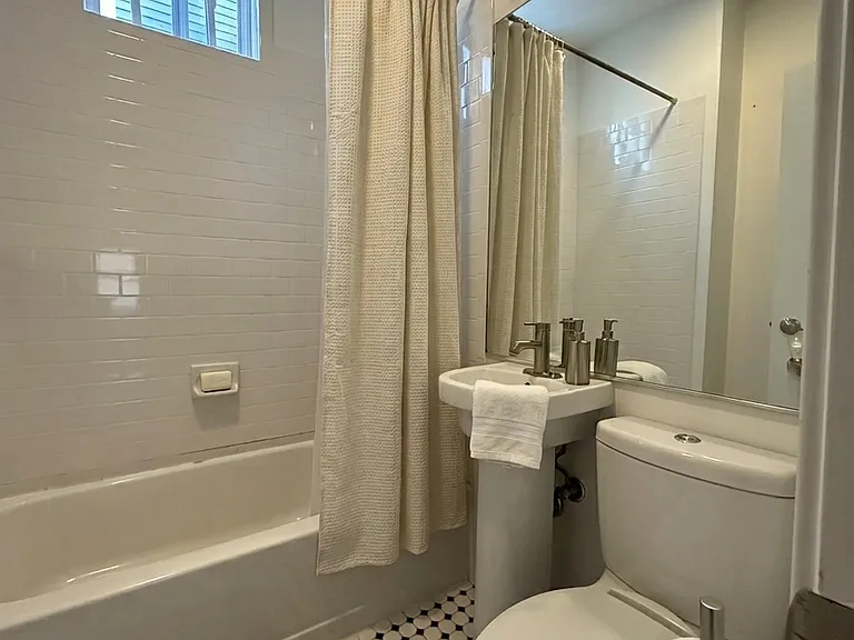12 Andrew St #2 — Photo 8