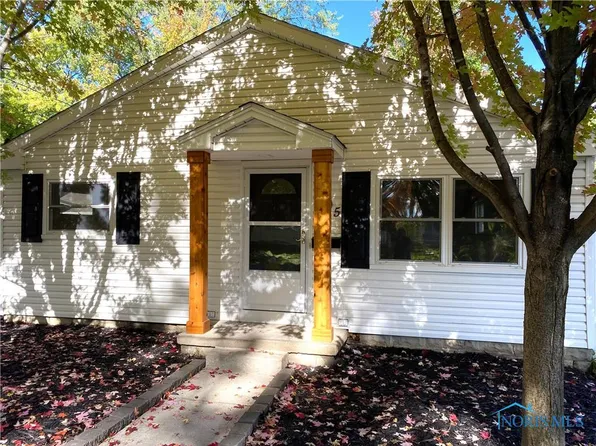 205 W 8th St, Perrysburg, OH 43551