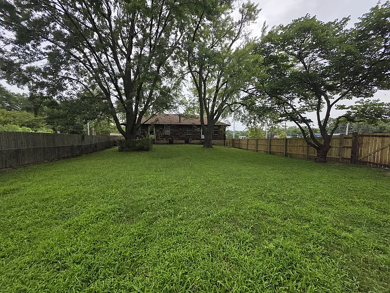 915 N Osage St — Photo 16