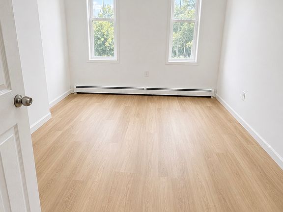 3rd image of 267 20th St APT 2R