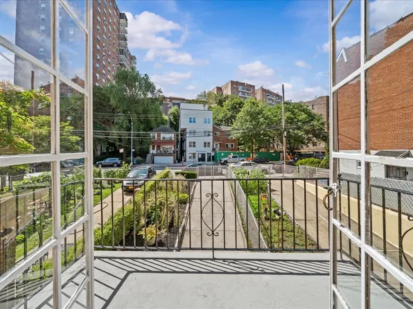 140 Van Cortlandt Park S image 10 of 37