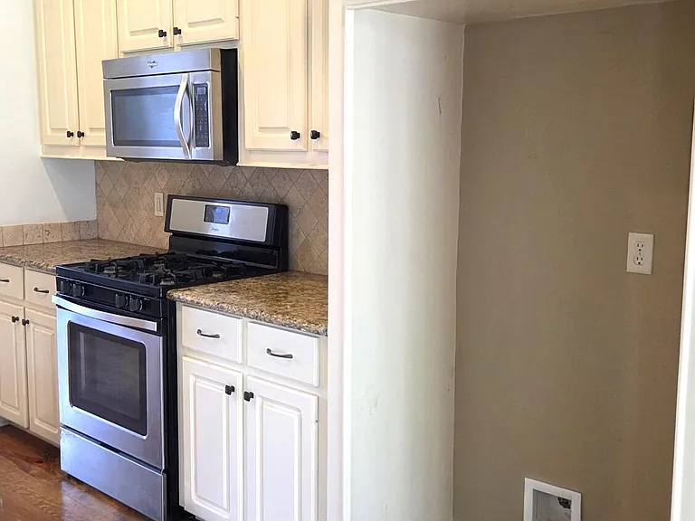 102 Oak Meadow Ct — Photo 8