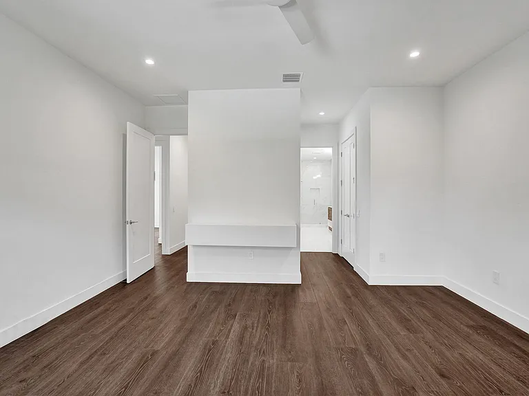 5939 Brookfield Cir W — Photo 21