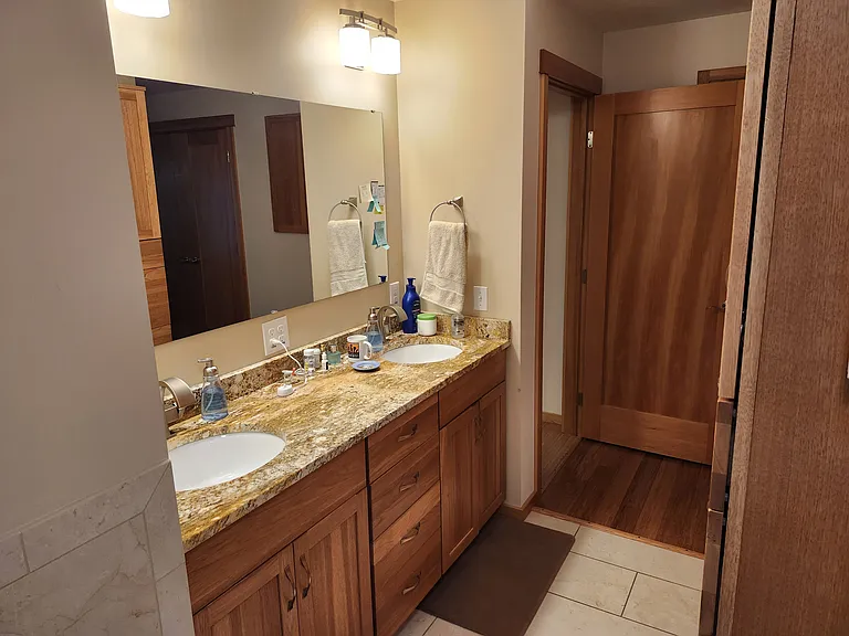 2415 Woodland Ave — Photo 6