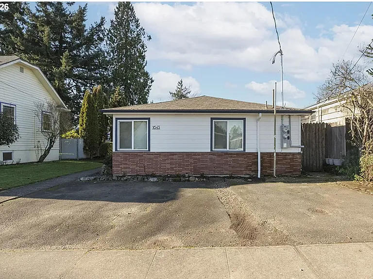 1643 NE 74th Ave — Photo 32