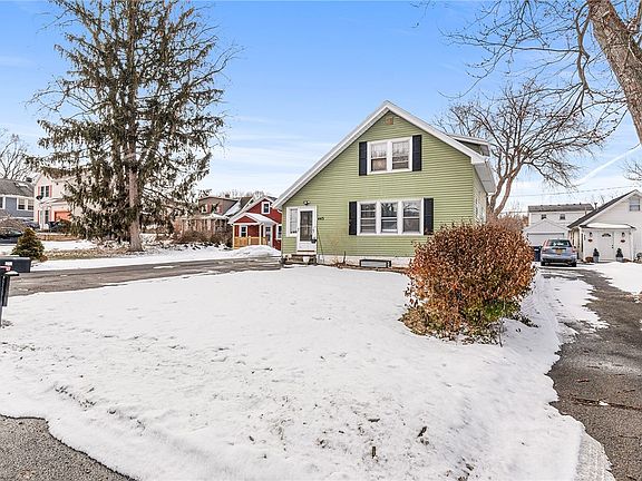 3rd image of 443 Crossfield Rd