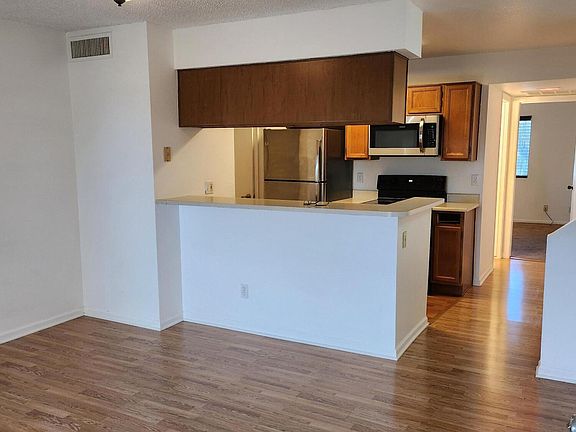 5th image of 19820 N 13TH Avenue #220