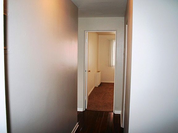 3rd image of 909 N Pearl St