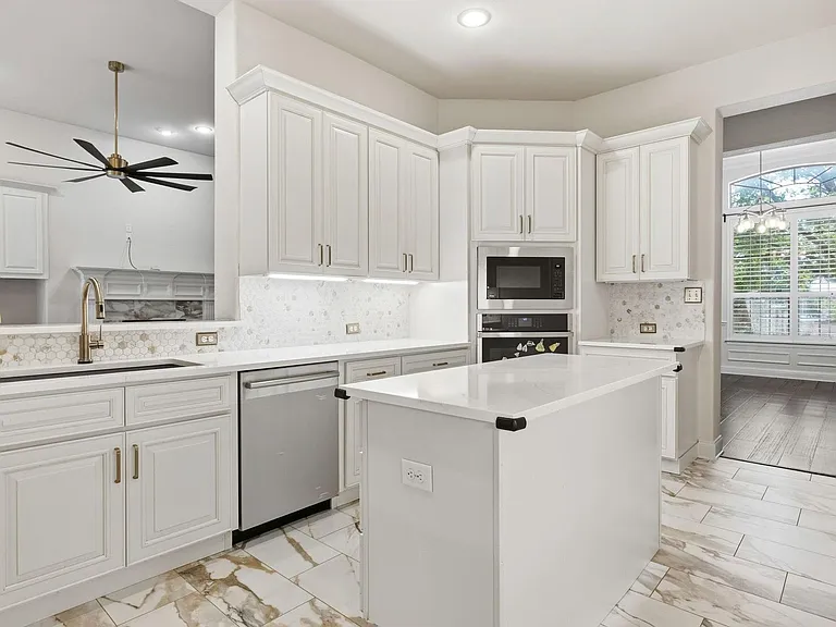 2237 Homestead Ln — Photo 11