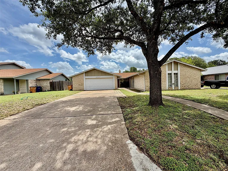 12317 Willow Wild Dr #B — Photo 3