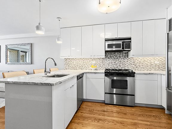 3rd image of 230 E 15th St #7DE