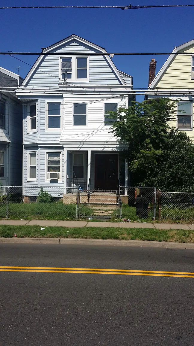 1105 Grove St photo 1