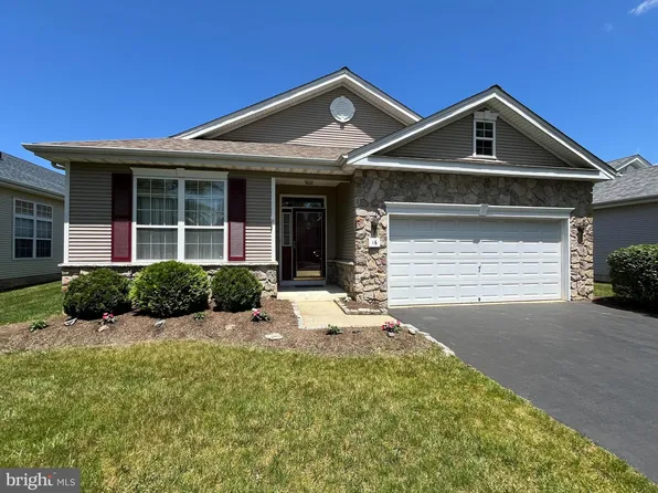 16 Ellington Dr, Columbus, NJ 08022