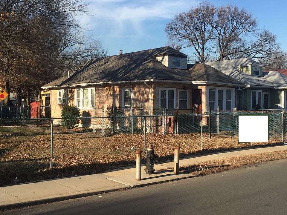 1st image of 17503R Sayres Ave