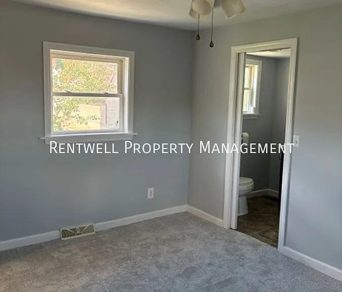 807 6th Ave — Photo 8