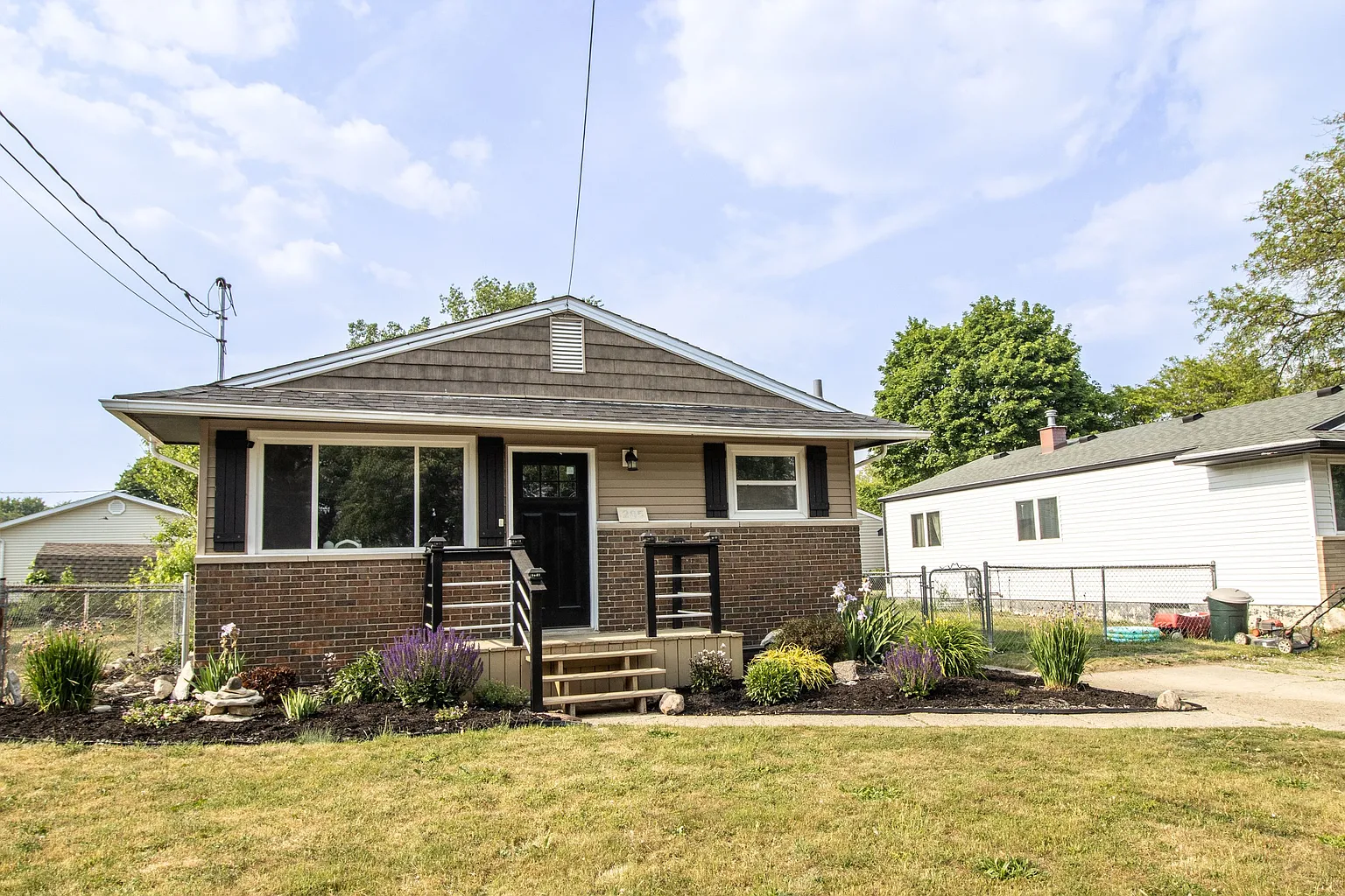 205 E Naldrette St photo 1