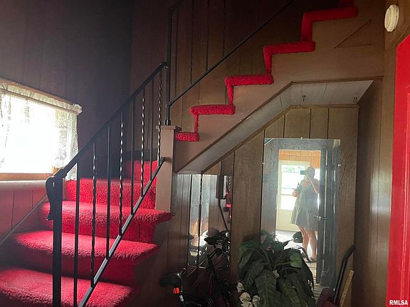 3rd image of 404 N Beech St