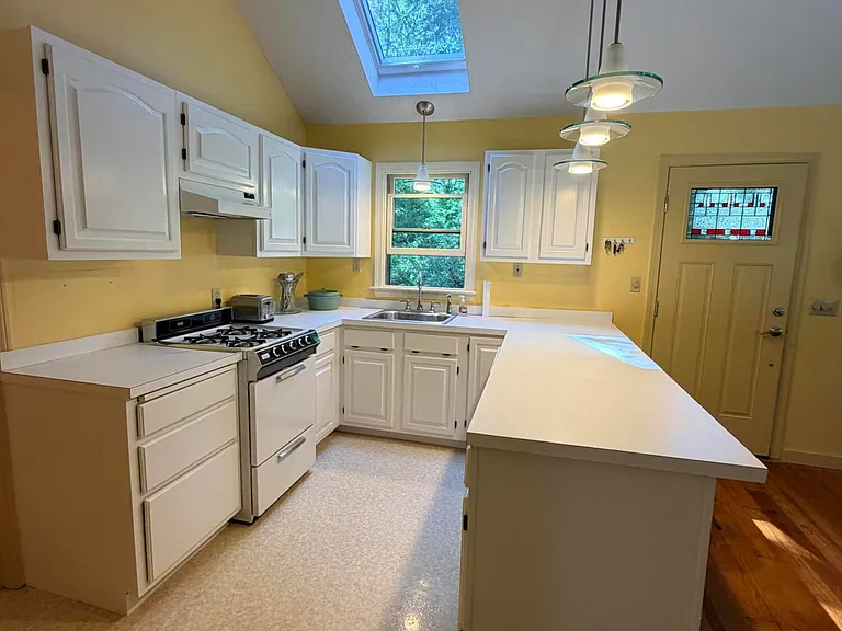 20 Hidden Village Rd — Photo 6